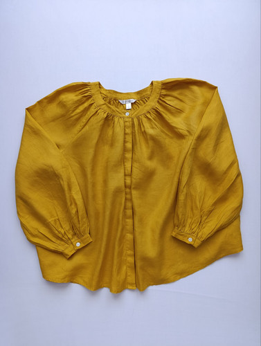 شومیز لینن زنانه برند BANANA REPUBLIC استوک رنگ خردلی نمای جلو